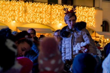 Prihod Dedka Mraza s spremstvom